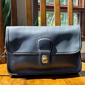 Vintage Coach #9832 Turnlock Clutch in Black Leather